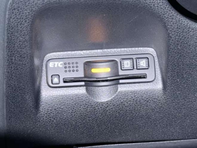 フィットシャトルハイブリッド1.3 下廻防錆TVナビBカメETC夏冬タイヤ 2WD 1300