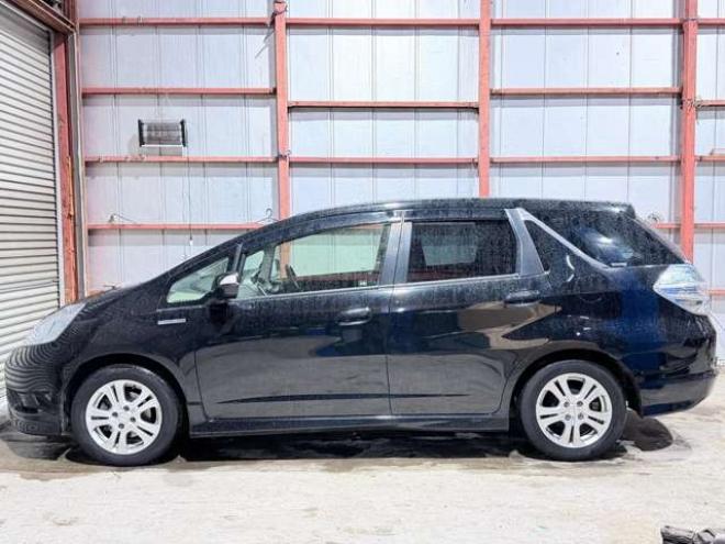 フィットシャトルハイブリッド1.3 下廻防錆TVナビBカメETC夏冬タイヤ 2WD 1300