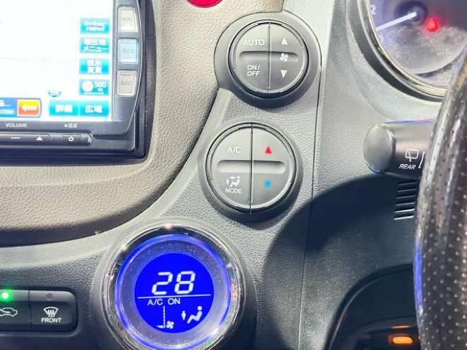 フィットシャトルハイブリッド1.3 下廻防錆TVナビBカメETC夏冬タイヤ 2WD 1300