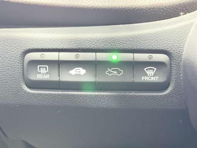 フィットシャトルハイブリッド1.3 下廻防錆TVナビBカメETC夏冬タイヤ 2WD 1300