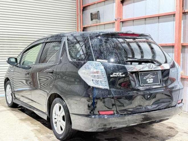 フィットシャトルハイブリッド1.3 下廻防錆TVナビBカメETC夏冬タイヤ 2WD 1300