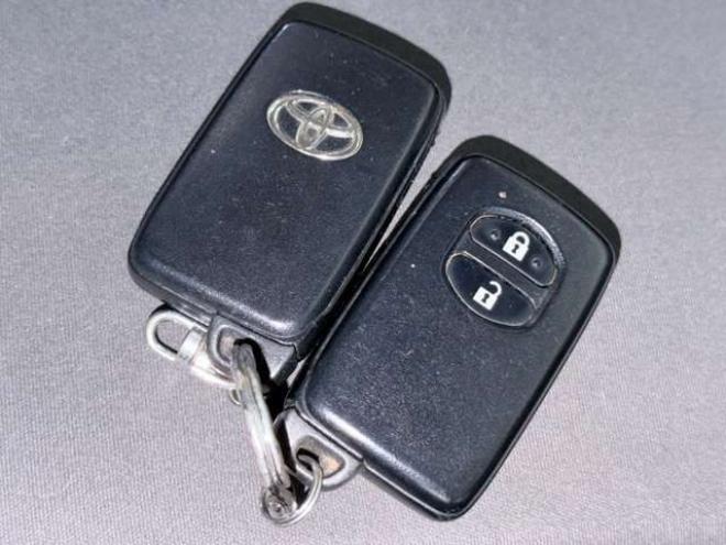 プリウス1.8 S 下廻防錆キーレスCD夏冬タイヤ 2WD 1800