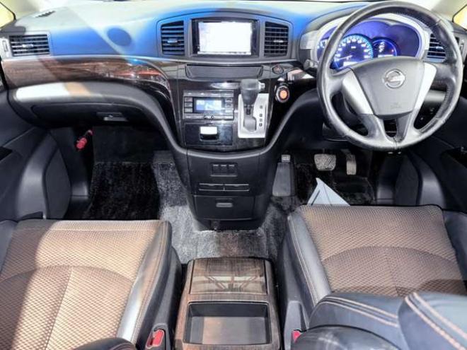 エルグランド2.5 250ハイウェイスター アーバンクロム 4WD　下廻防錆TVナビBカメETC後席モニタ 2500