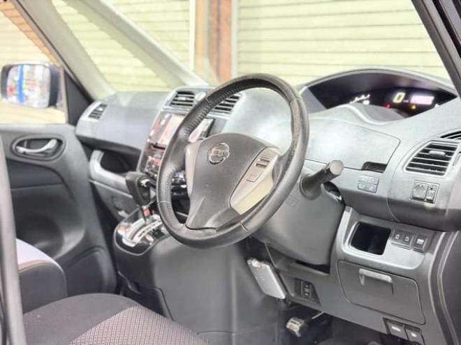 セレナ2.0 ハイウェイスター 4WD　下廻防錆TVナビBカメETC 2000