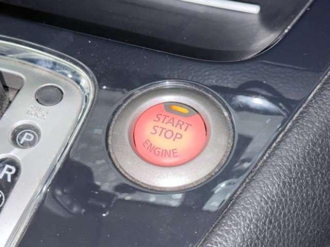 セレナ2.0 ハイウェイスター 4WD　下廻防錆TVナビBカメETC 2000