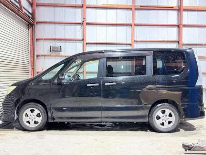 セレナ2.0 ハイウェイスター 4WD　下廻防錆TVナビBカメETC 2000