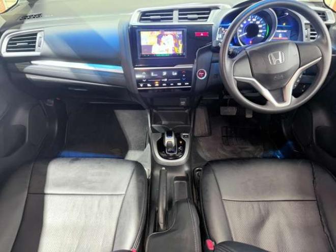 フィット1.5 ハイブリッド Fパッケージ 4WD　下廻防錆4WDTVナビBカメ 1500