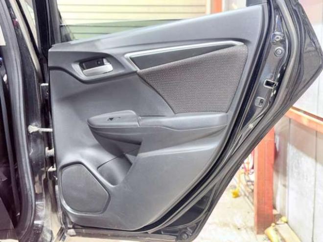 フィット1.5 ハイブリッド Fパッケージ 4WD　下廻防錆4WDTVナビBカメ 1500