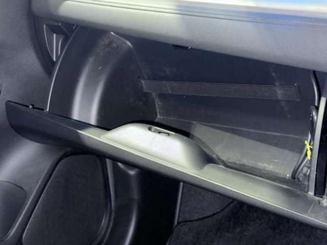 フィット1.5 ハイブリッド Fパッケージ 4WD　下廻防錆4WDTVナビBカメ 1500