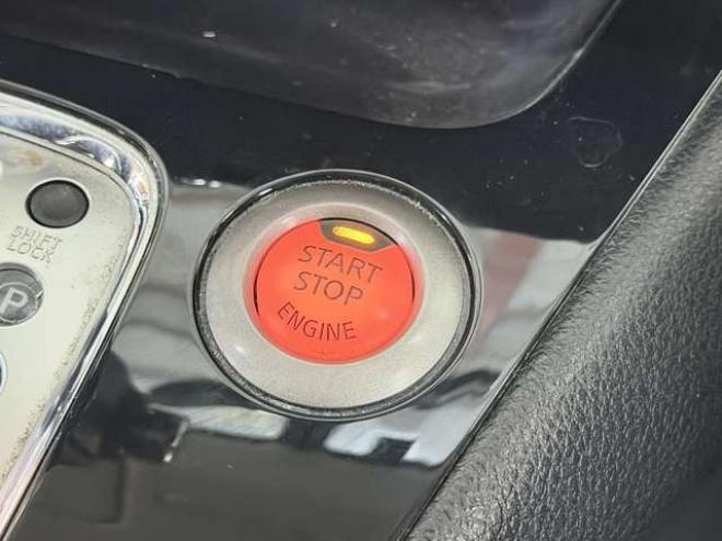 セレナ2.0 ハイウェイスター 4WD　下廻防錆1オナTVナビBカメ後席モニタ夏冬タイヤ 2000