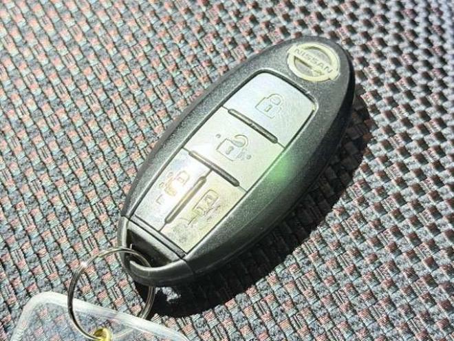 セレナ2.0 ハイウェイスター 4WD　下廻防錆1オナTVナビBカメ後席モニタ夏冬タイヤ 2000