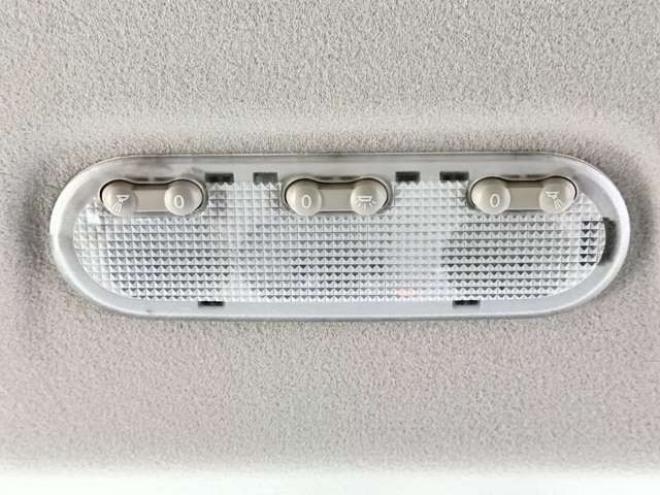 セレナ2.0 ハイウェイスター 4WD　下廻防錆1オナTVナビBカメ後席モニタ夏冬タイヤ 2000