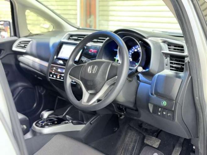 フィット1.5 ハイブリッド Fパッケージ 4WD　下廻防錆ナビETCエンスタ 1500