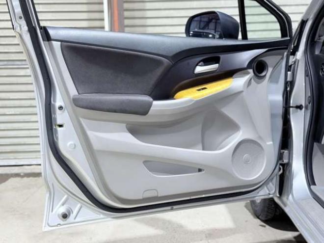 オデッセイ2.4 M 4WD　下廻防錆TVナビBカメエンスタETC 2400