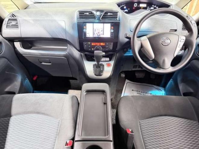 セレナ2.0 20X 4WD　下廻防錆TVナビBカメETC夏冬タイヤ 2000