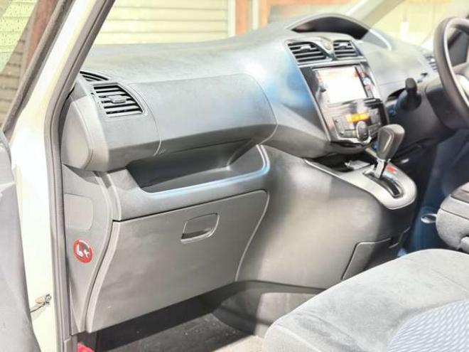 セレナ2.0 20X 4WD　下廻防錆TVナビBカメETC夏冬タイヤ 2000