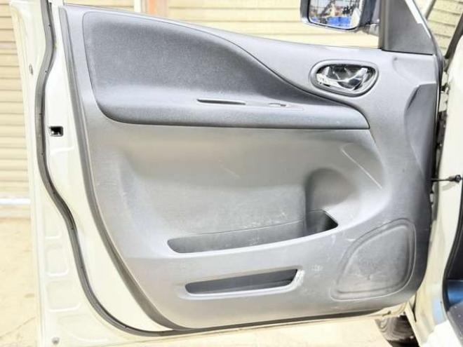 セレナ2.0 20X 4WD　下廻防錆TVナビBカメETC夏冬タイヤ 2000