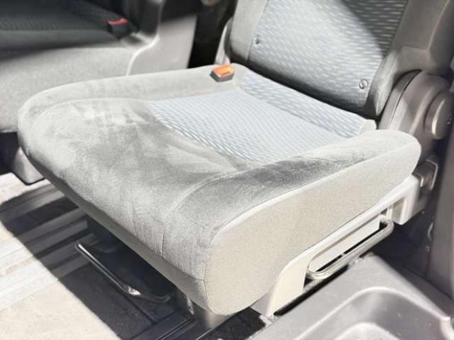 セレナ2.0 20X 4WD　下廻防錆TVナビBカメETC夏冬タイヤ 2000