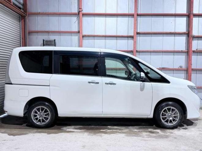 セレナ2.0 20X 4WD　下廻防錆TVナビBカメETC夏冬タイヤ 2000