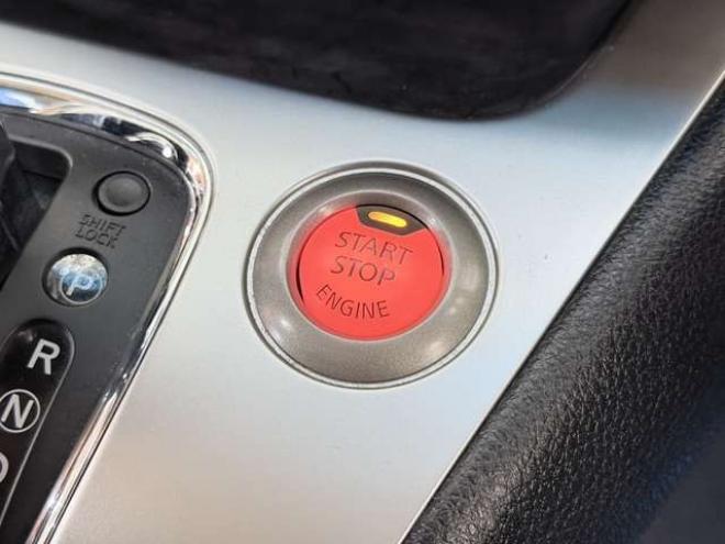 セレナ2.0 20X 4WD　下廻防錆TVナビBカメETC夏冬タイヤ 2000