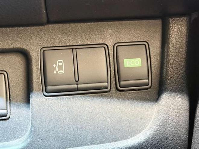 セレナ2.0 20X 4WD　下廻防錆TVナビBカメETC夏冬タイヤ 2000