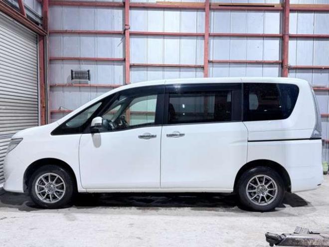 セレナ2.0 20X 4WD　下廻防錆TVナビBカメETC夏冬タイヤ 2000