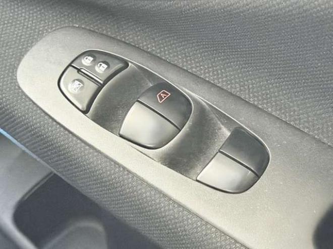 セレナ2.0 20X 4WD　下廻防錆TVナビBカメETC夏冬タイヤ 2000