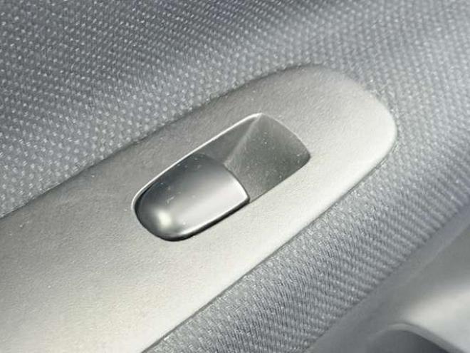 セレナ2.0 20X 4WD　下廻防錆TVナビBカメETC夏冬タイヤ 2000