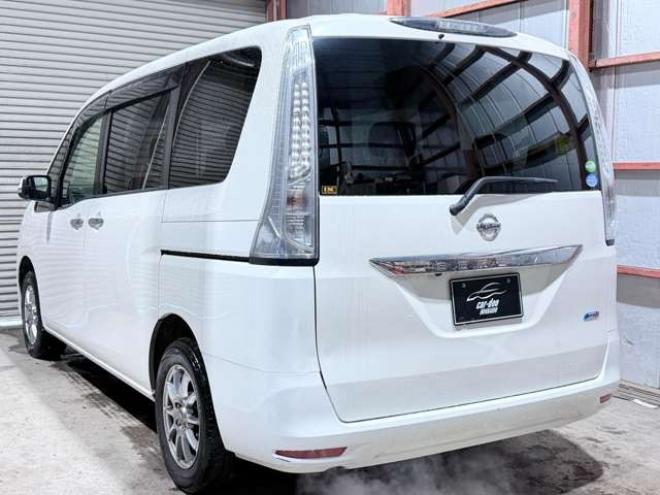 セレナ2.0 20X 4WD　下廻防錆TVナビBカメETC夏冬タイヤ 2000