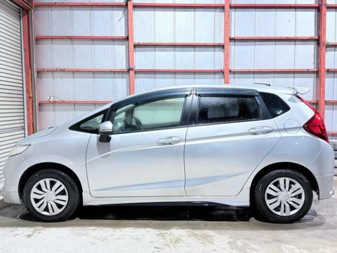 フィット1.3 13G Fパッケージ 4WD　下廻防錆TVナビETC夏冬タイヤ 1300