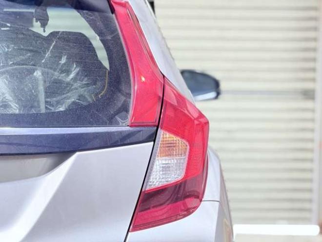 フィット1.3 13G Fパッケージ 4WD　下廻防錆TVナビETC夏冬タイヤ 1300