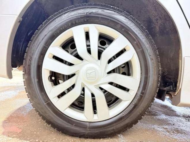 フィット1.3 13G Fパッケージ 4WD　下廻防錆TVナビETC夏冬タイヤ 1300