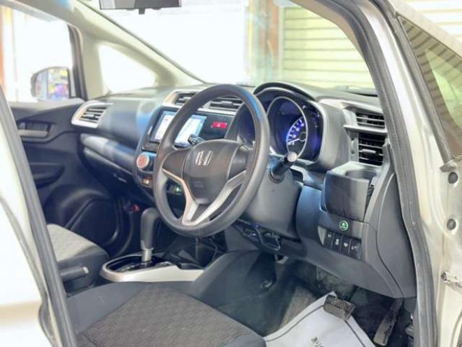 フィット1.3 13G Fパッケージ 4WD　下廻防錆TVナビETC夏冬タイヤ 1300