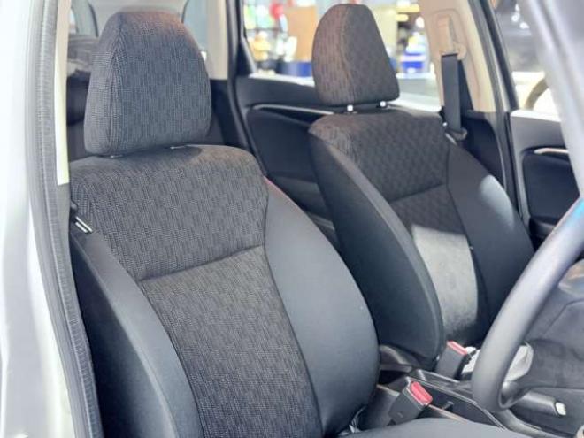 フィット1.3 13G Fパッケージ 4WD　下廻防錆TVナビETC夏冬タイヤ 1300