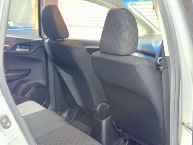 フィット1.3 13G Fパッケージ 4WD　下廻防錆TVナビETC夏冬タイヤ 1300