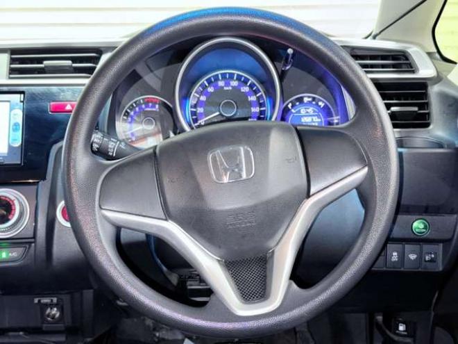 フィット1.3 13G Fパッケージ 4WD　下廻防錆TVナビETC夏冬タイヤ 1300