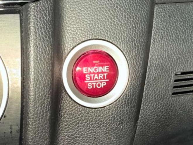 フィット1.3 13G Fパッケージ 4WD　下廻防錆TVナビETC夏冬タイヤ 1300