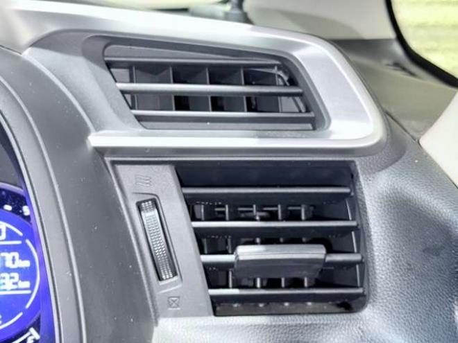 フィット1.3 13G Fパッケージ 4WD　下廻防錆TVナビETC夏冬タイヤ 1300