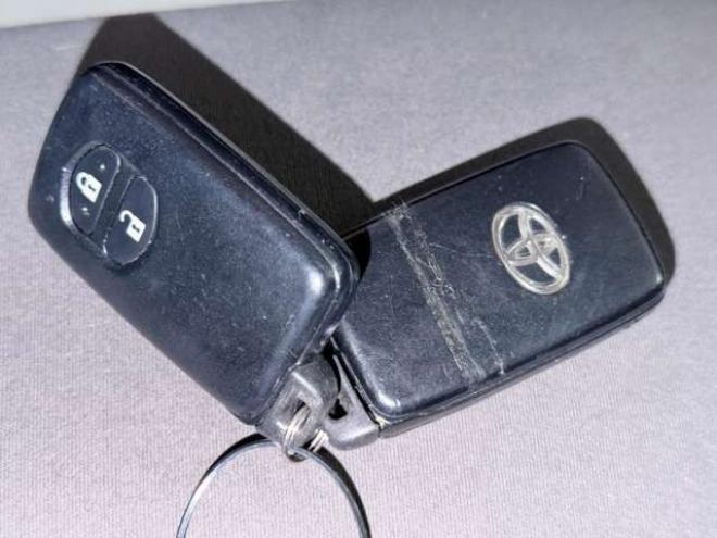 プリウス1.8 S 下廻防錆TVBカメETC夏冬タイヤ 2WD 1800