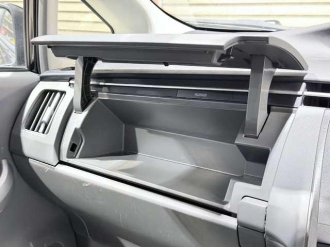 プリウス1.8 S 下廻防錆TVナビBカメエンスタ 2WD 1800