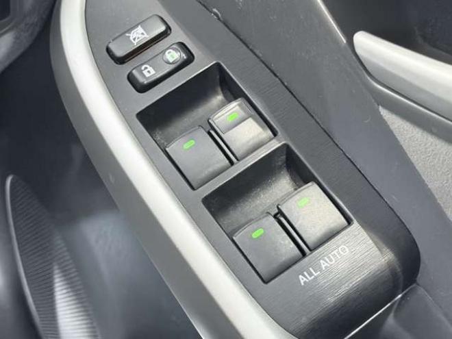 プリウス1.8 S 下廻防錆TVナビBカメエンスタ 2WD 1800