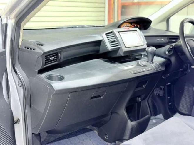 フリード1.5 G Lパッケージ 4WD　下廻防錆TVナビBカメ 1500