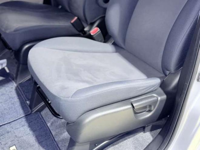 フリード1.5 G Lパッケージ 4WD　下廻防錆TVナビBカメ 1500