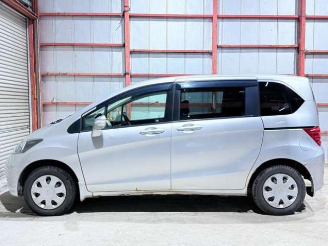 フリード1.5 G Lパッケージ 4WD　下廻防錆TVナビBカメ 1500