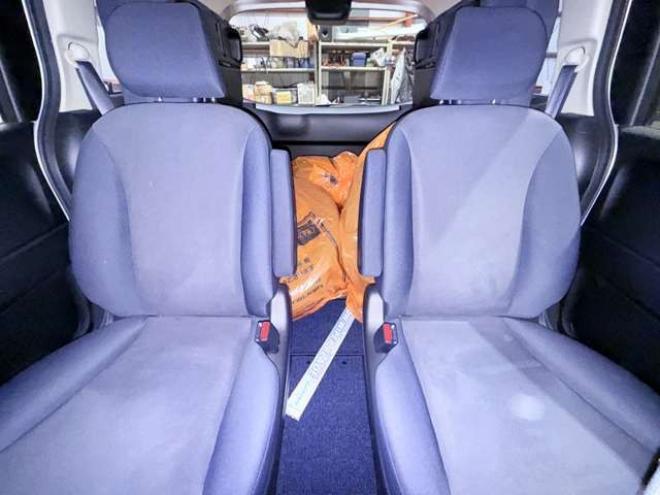 フリード1.5 G Lパッケージ 4WD　下廻防錆TVナビBカメ 1500