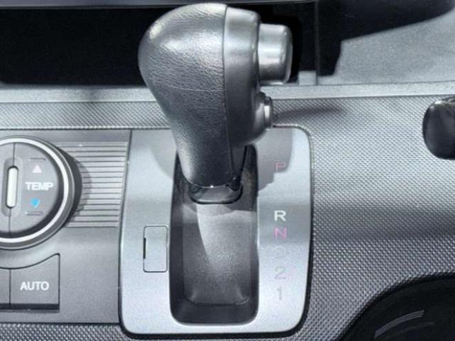 フリード1.5 G Lパッケージ 4WD　下廻防錆TVナビBカメ 1500