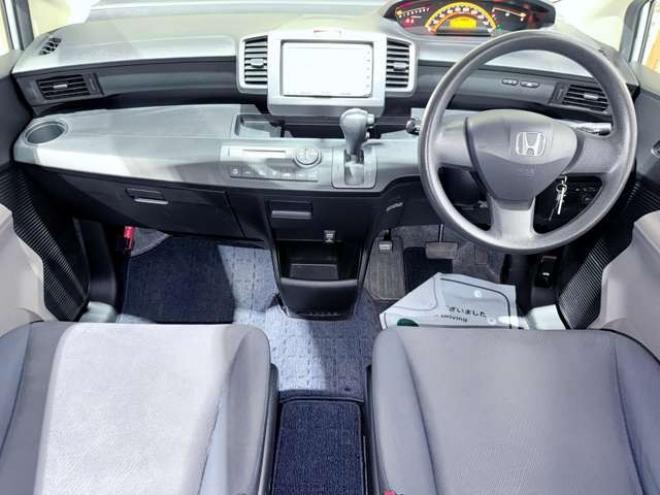 フリード1.5 G Lパッケージ 4WD　下廻防錆TVナビBカメ 1500