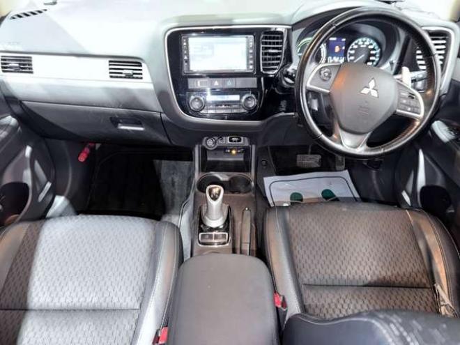 アウトランダーPHEV2.0 G セーフティパッケージ 4WD 下廻防錆ナビBカメETC 2000