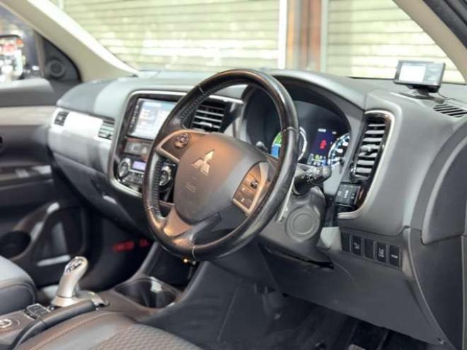 アウトランダーPHEV2.0 G セーフティパッケージ 4WD 下廻防錆ナビBカメETC 2000