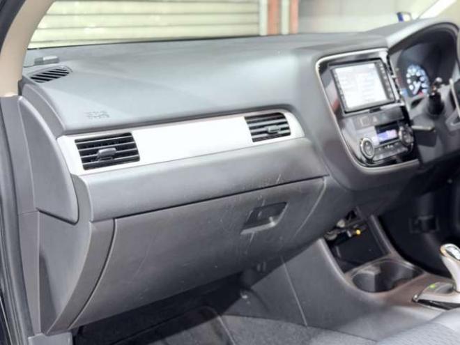 アウトランダーPHEV2.0 G セーフティパッケージ 4WD 下廻防錆ナビBカメETC 2000